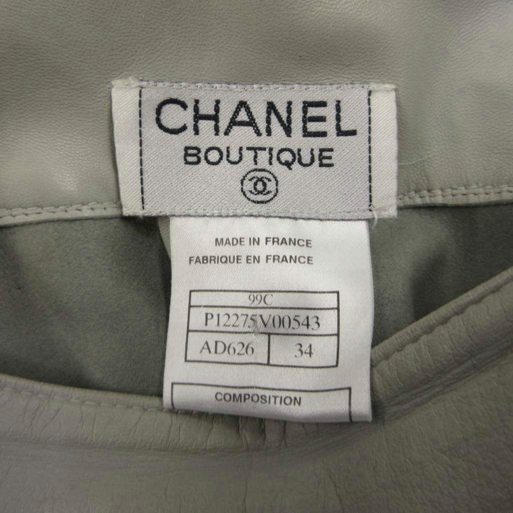 【美品】CHANEL　膝丈スカート ロゴプレート レザー 羊革 シルバー 99年 美品】CHANEL膝丈スカート ロゴプレート レザー 羊革 シルバー 99年