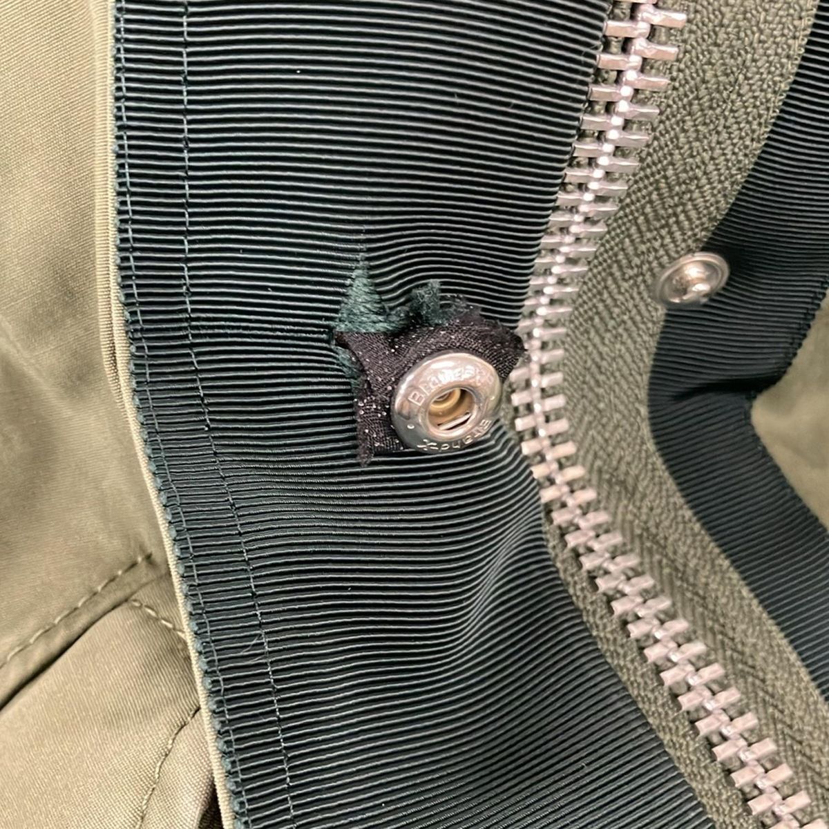 お値下げ中：Sacai サカイ ダウン ジャケット グリーン カーキ サイズ 2 お値下げ中：Sacai サカイ ダウン ジャケット グリーン カーキ サイズ