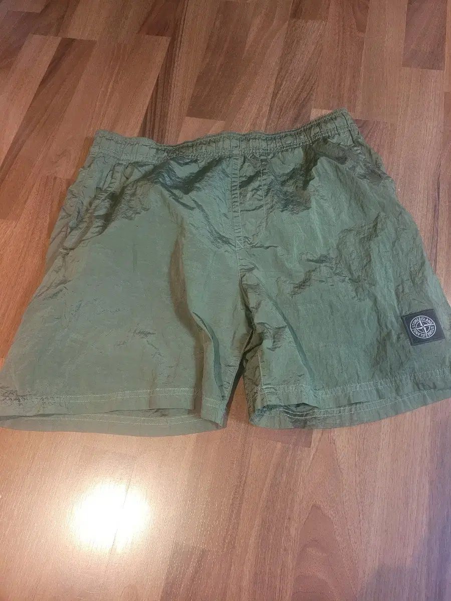 STONE ISLAND ストーンアイランド ナイロンハーフパンツ mサイズ 出品