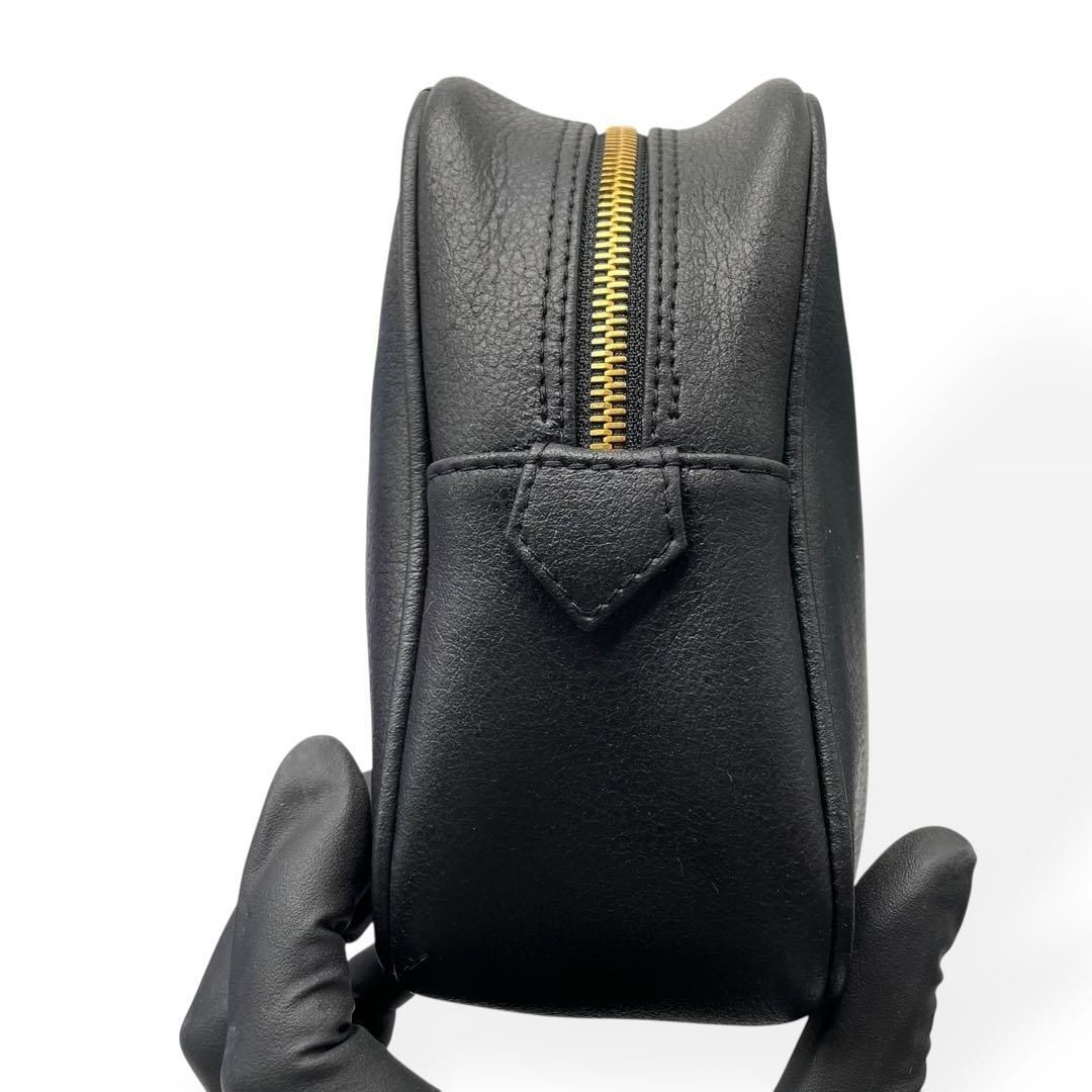 【美品】VERSACE　ヴェルサーチ　メデューサ　セカンドバッグ　金具　ロゴ　黒 極美品 VERSACE ヴェルサーチ セカンドバッグ ゴールド金具 レザー 黒