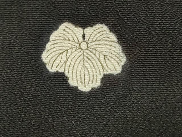 正絹黒留袖　作家物　駒刺繍　御所車花文　⑧ 平和屋着物□豪華黒留袖 駒刺繍 花車文 金彩 正絹 逸品 AABE0807gw