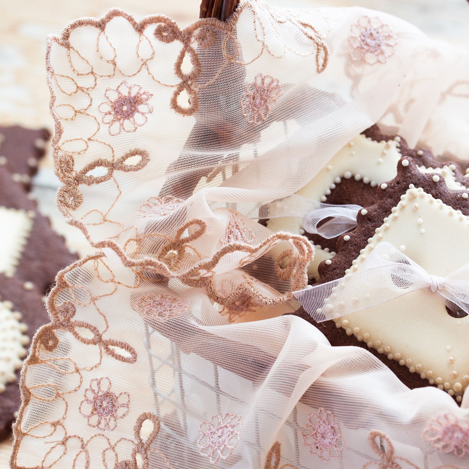 レストローズ　ビンテージ　スクエアクッション　レース縁取り レストローズ ビンテージ スクエアクッション レース縁取り