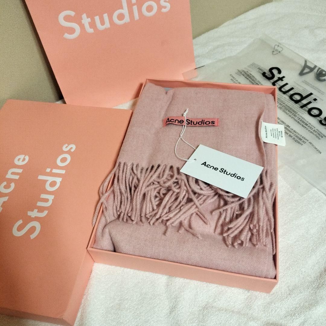 ストア 未使用 箱紙袋付き Acne Studios ピンク マフラー フリンジ