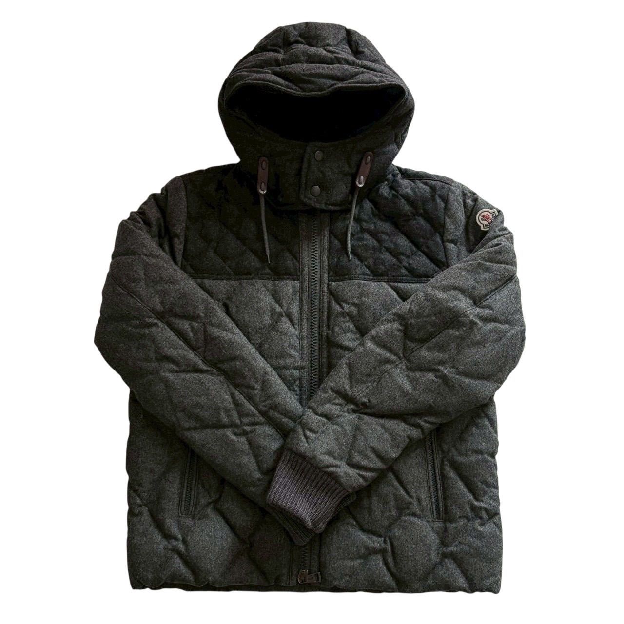 MONCLER メンズ フード付きグレー ダウンジャケット