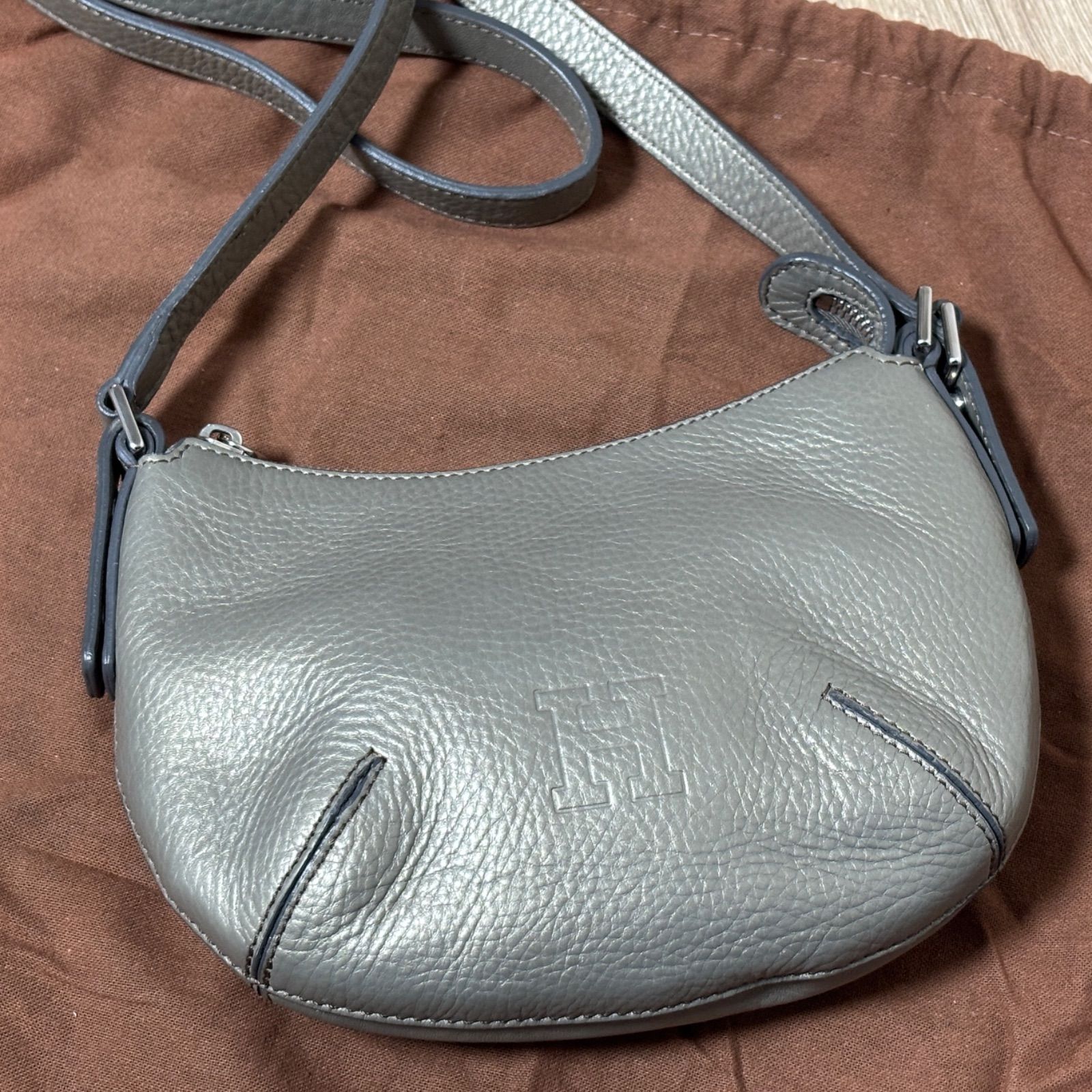 専用出品です。　　　　ヒロフ　シルバー レザー ショルダーバッグ HIROFU ヒロフ レザー ショルダーバッグ レザー シルバー金具 ロゴ刻印