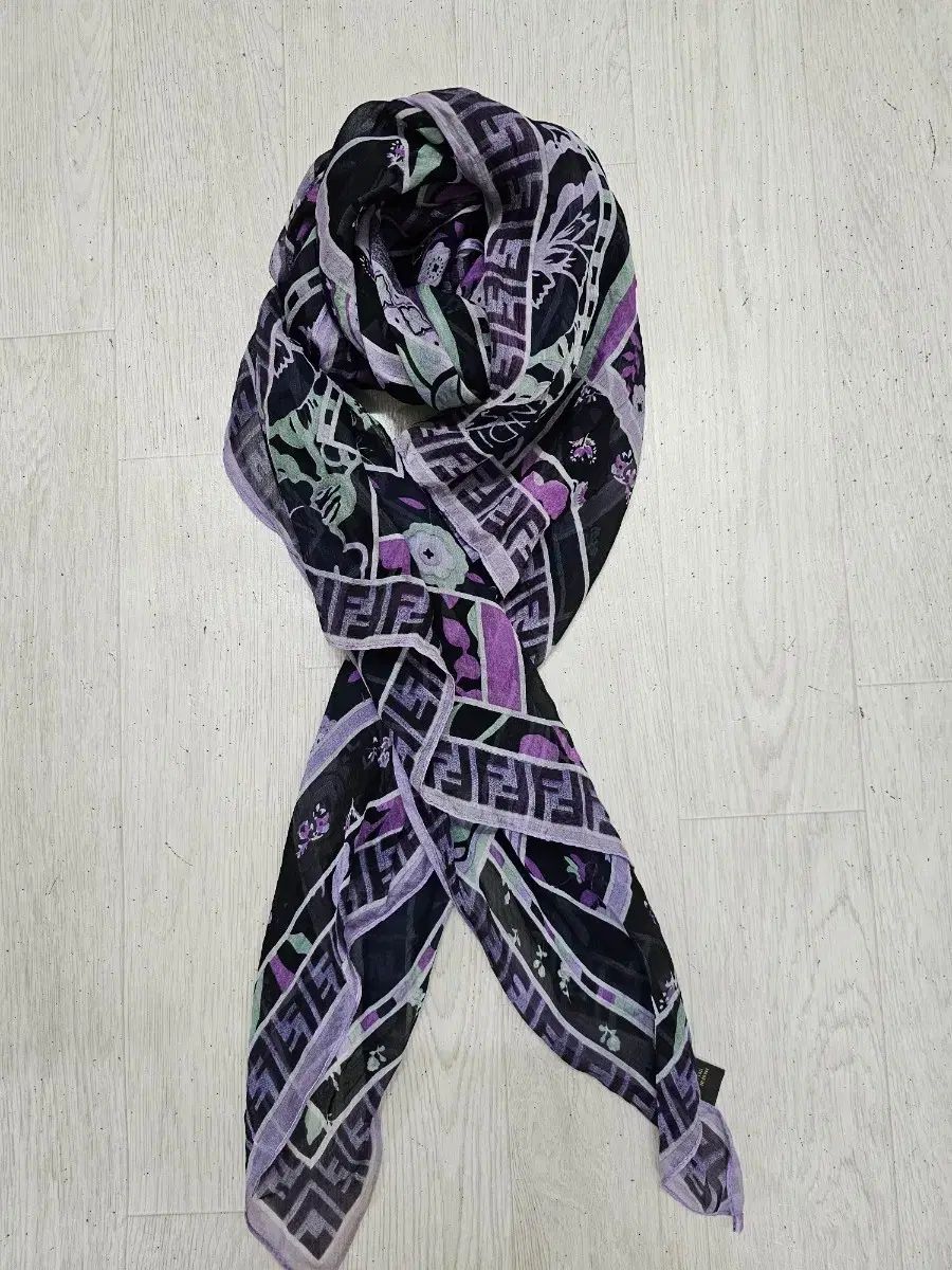 フェンディ シルクスカーフ 185*65 - メルカリ