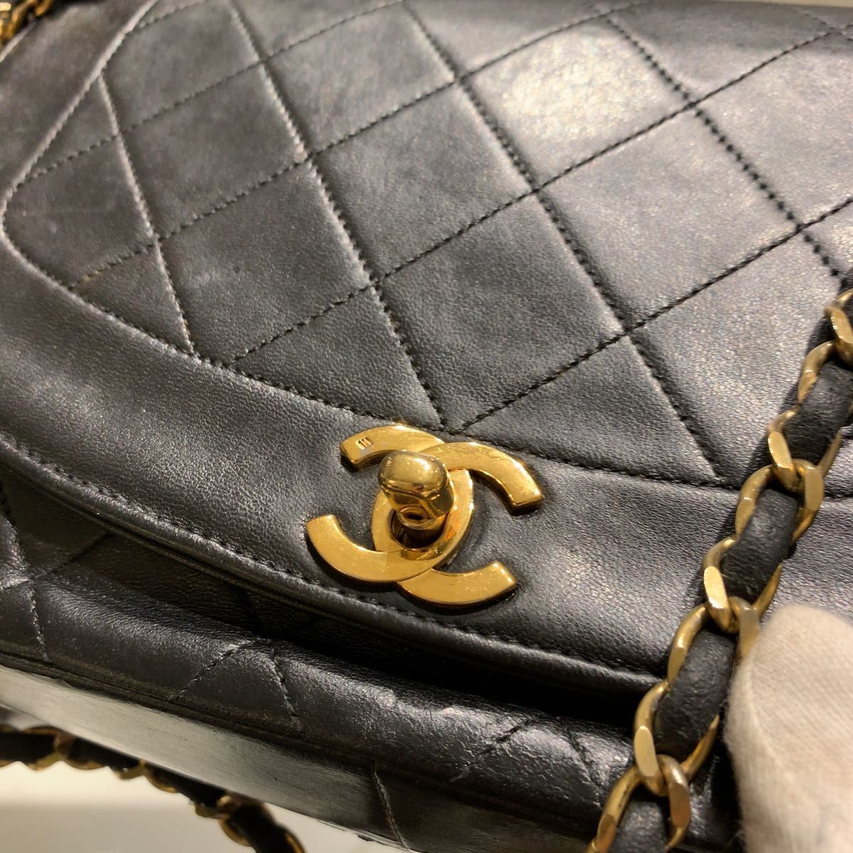 【ダイアナ】シャネル　マトラッセ　チェーンショルダー　ラムスキン　ターンロック ◎本物 美品 CHANEL ダイアナ マトラッセ チェーンショルダーバッグ