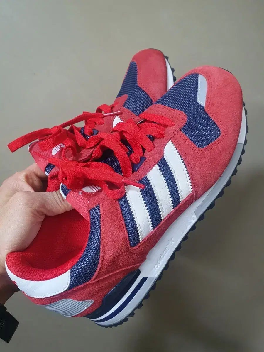 アディダス 新品 ZX 700 レッド ネイビー スニーカー 250 スニーカー