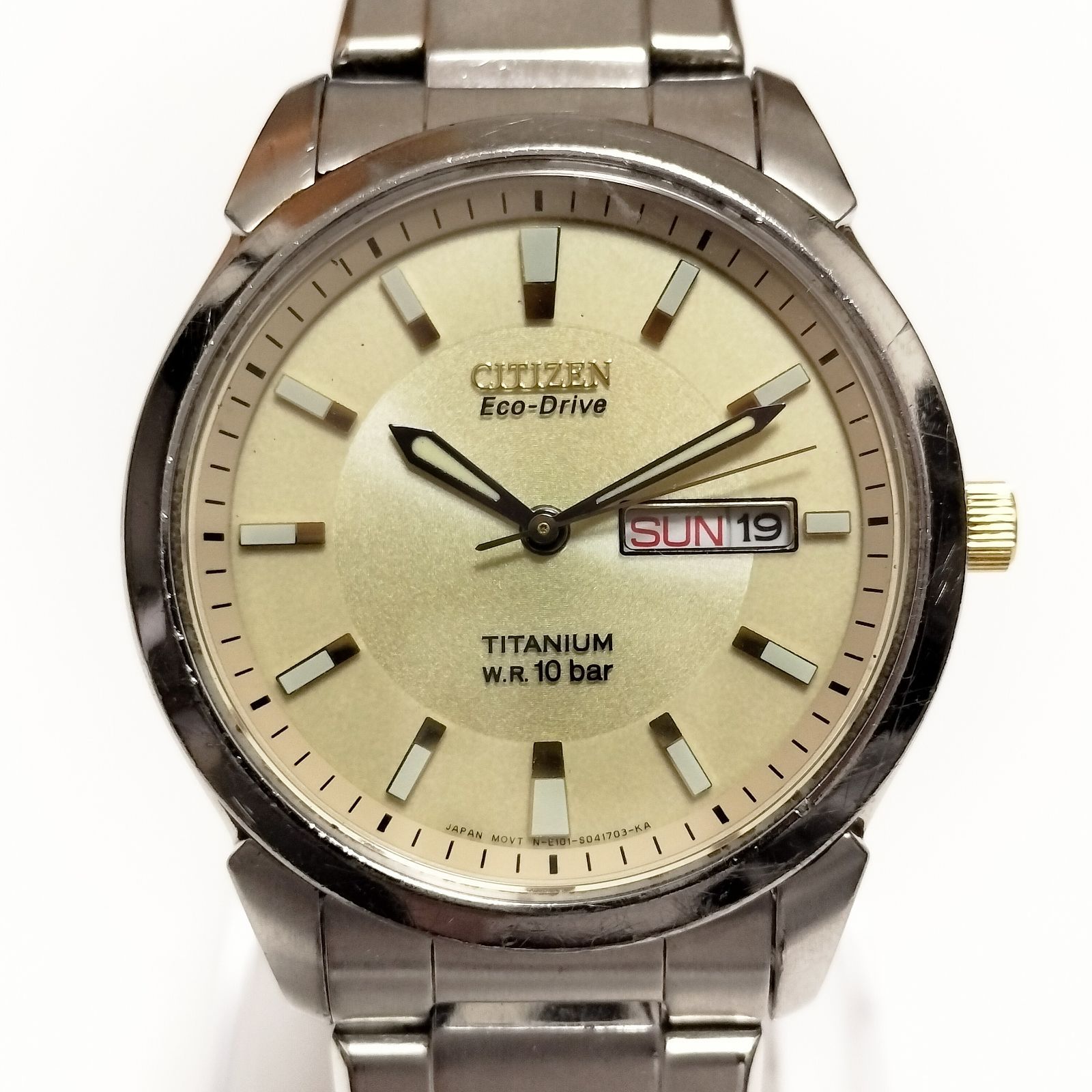 CITIZEN メンズ Eco-Drive チタン ソーラーウォッチ 37mm デイデイト 