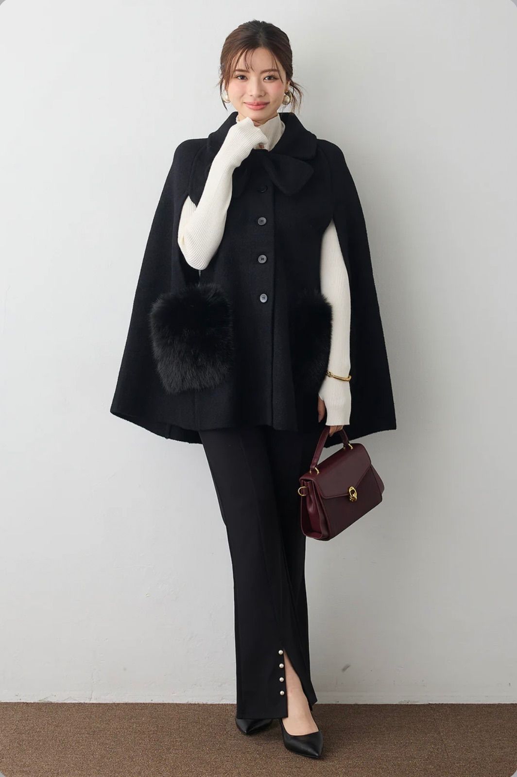 【新品】ファーカフスリボンポンチョコート ブラック◾️Frene フラーネ 予約]ファーカフスリボンポンチョコート – Frene