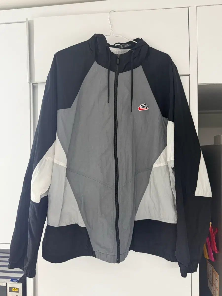 ナイキ ウィンドブレーカー ブラック/白/グレー XXL サイズ - メルカリ