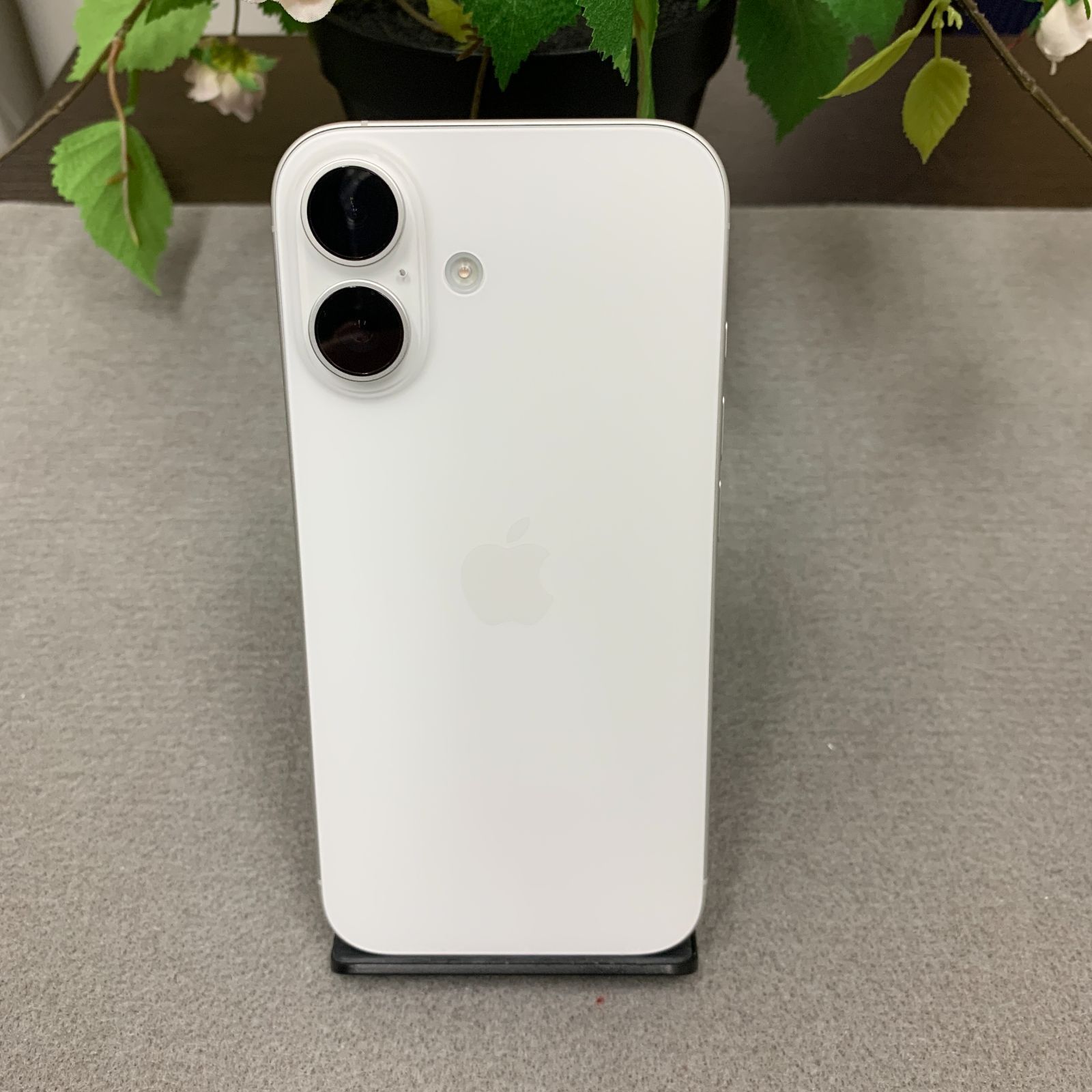 バッテリー 99% iPhone 16 128GB ホワイト 国内版SIMフリー送料無料