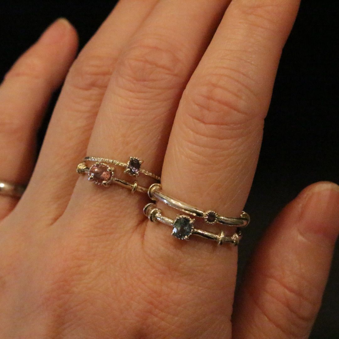 青紫色系カラーチェンジガーネットk10小ワッカデザインシルバーリング