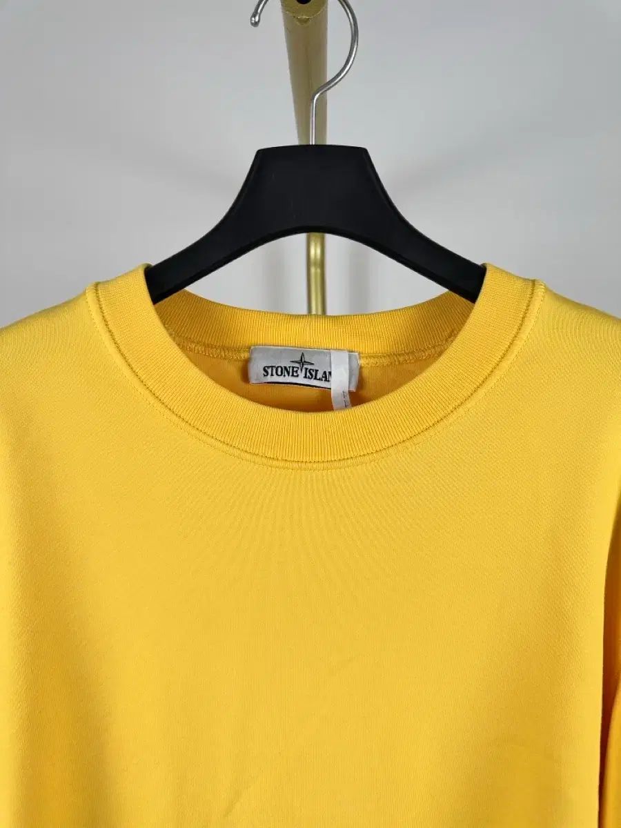 【希少カラー❗️】stone  ロンT スウェット　イエロー　黄　M 美品❗️】stone island ロンT スウェット イエロー 黄 M - メルカリ