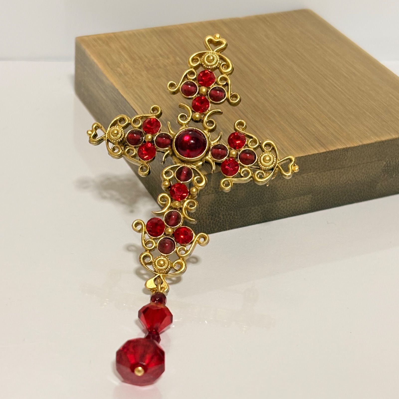 ヴィンテージ ガラス ブローチ - メルカリ