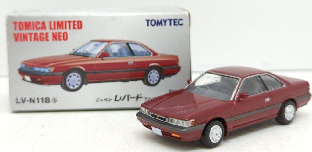 トミーテック TOMICA LIMITED VINTAGE NEO ニッサン レパード
