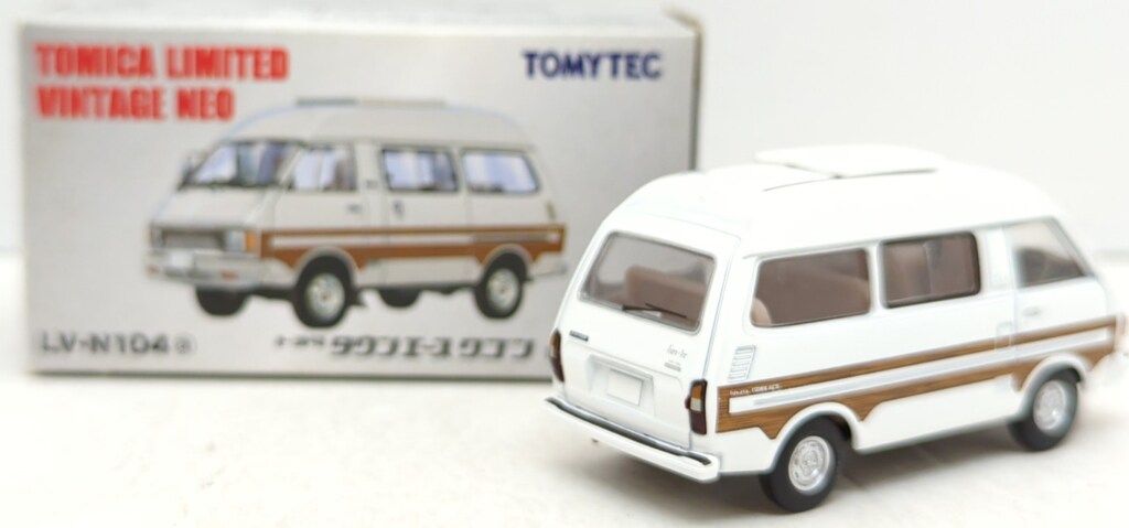 トミーテック TOMICA LIMITED VINTAGE NEO トヨタ タウンエースワゴン
