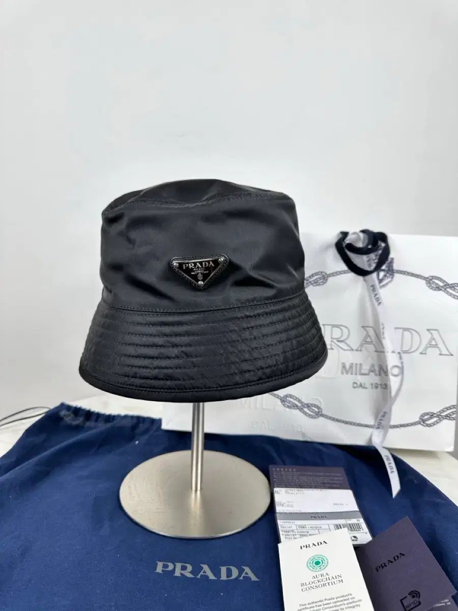 百貨店購入)(25FW)(M) プラダ リナイロン バケットハット ブラック