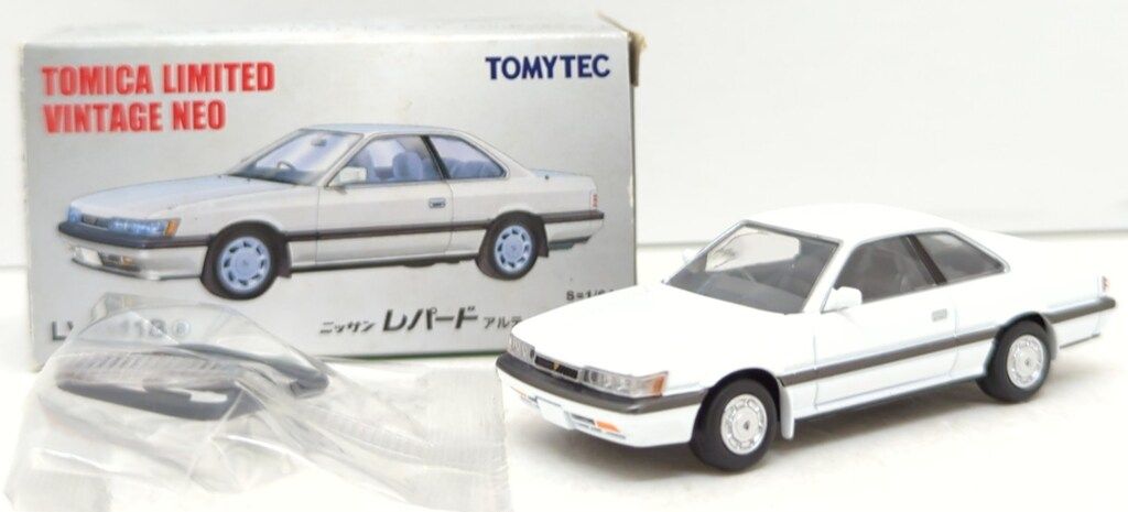 トミーテック TOMICA LIMITED VINTAGE NEO ニッサン レパード