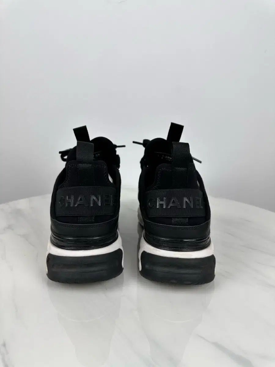 11/24までお値下げ♡新品♡CHANEL ブラック レザー スニーカー37 Chanel 黒 レザー ハイカットスニーカー