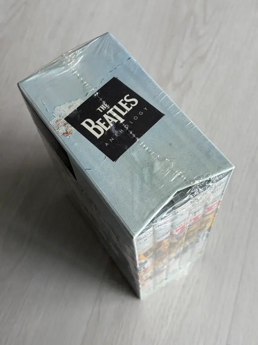 ビートルズ　アンソロジー　本　DVD セット Amazon.co.jp: ザ・ビートルズ・アンソロジー DVD BOX : ザ