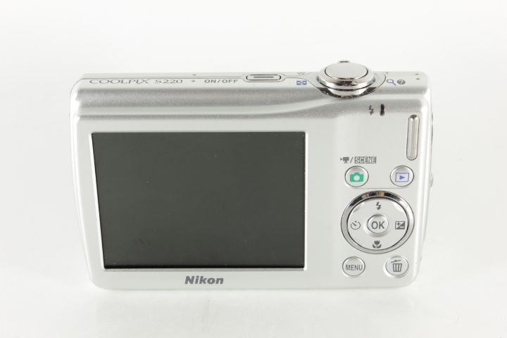 NIKON ニコン COOLPIX S220 シルバー #30832 【公式通販】