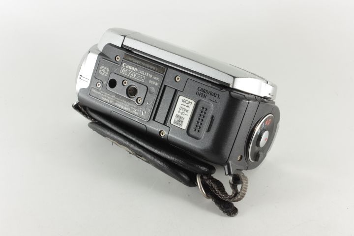 CANON キャノン iVIS FS10 シルバー #30847 - メルカリ