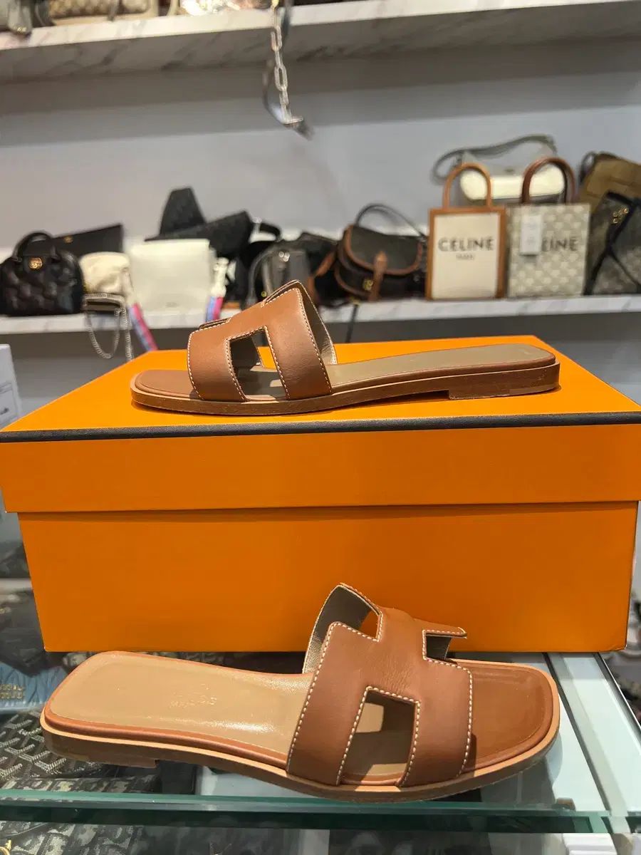 36 エルメス オラン レディース サンダル GOLD