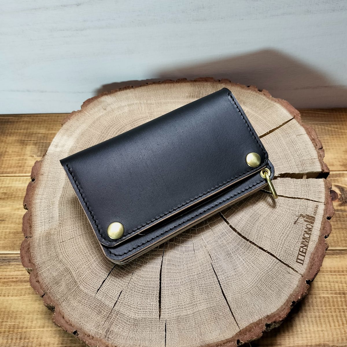 姫路レザー 茶芯黒 札ポケット付きミドルトラッカーウォレット 真鍮