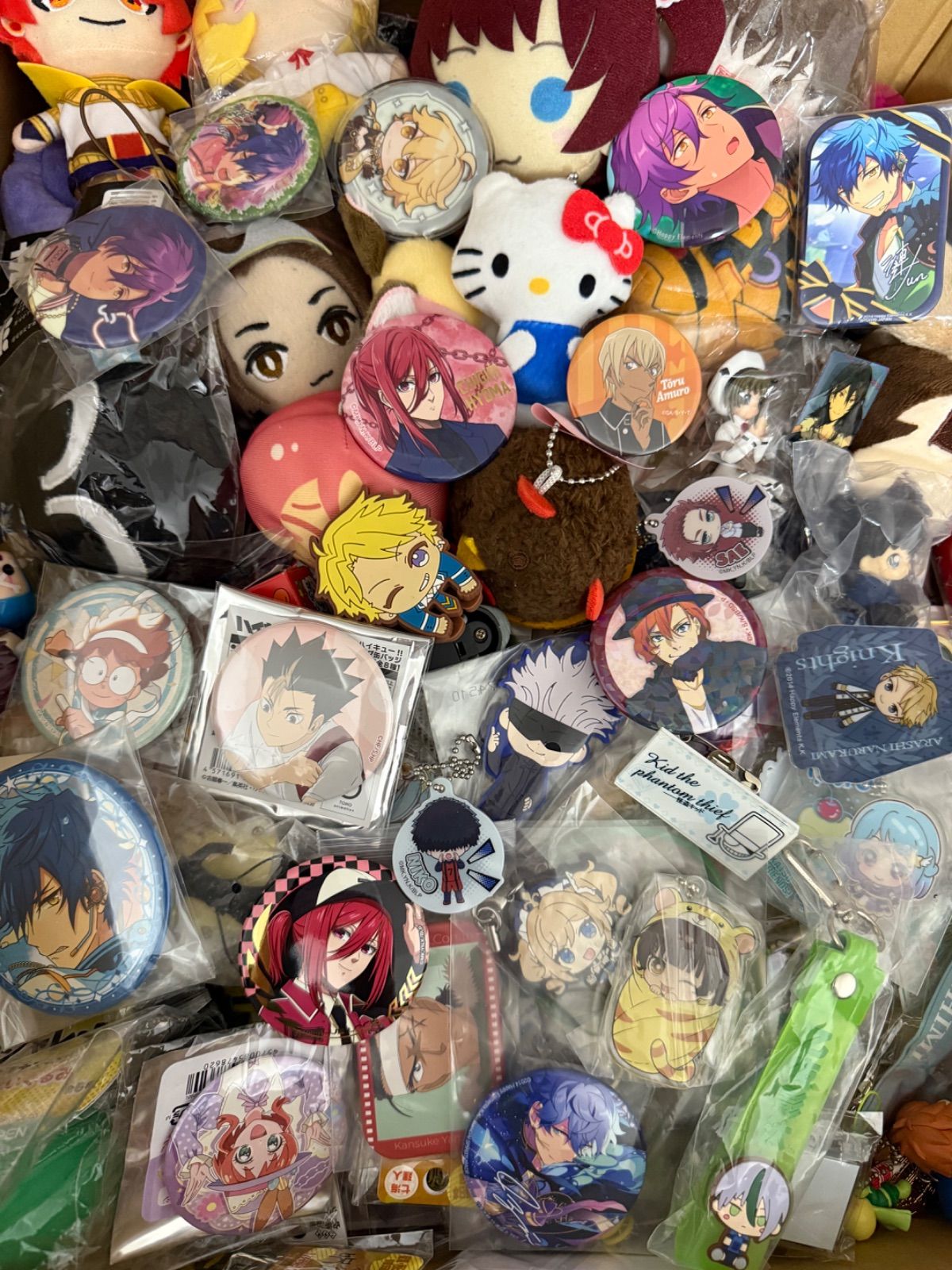 大特価！ アニメグッズ等 缶バッジ キーホルダー クリアファイル