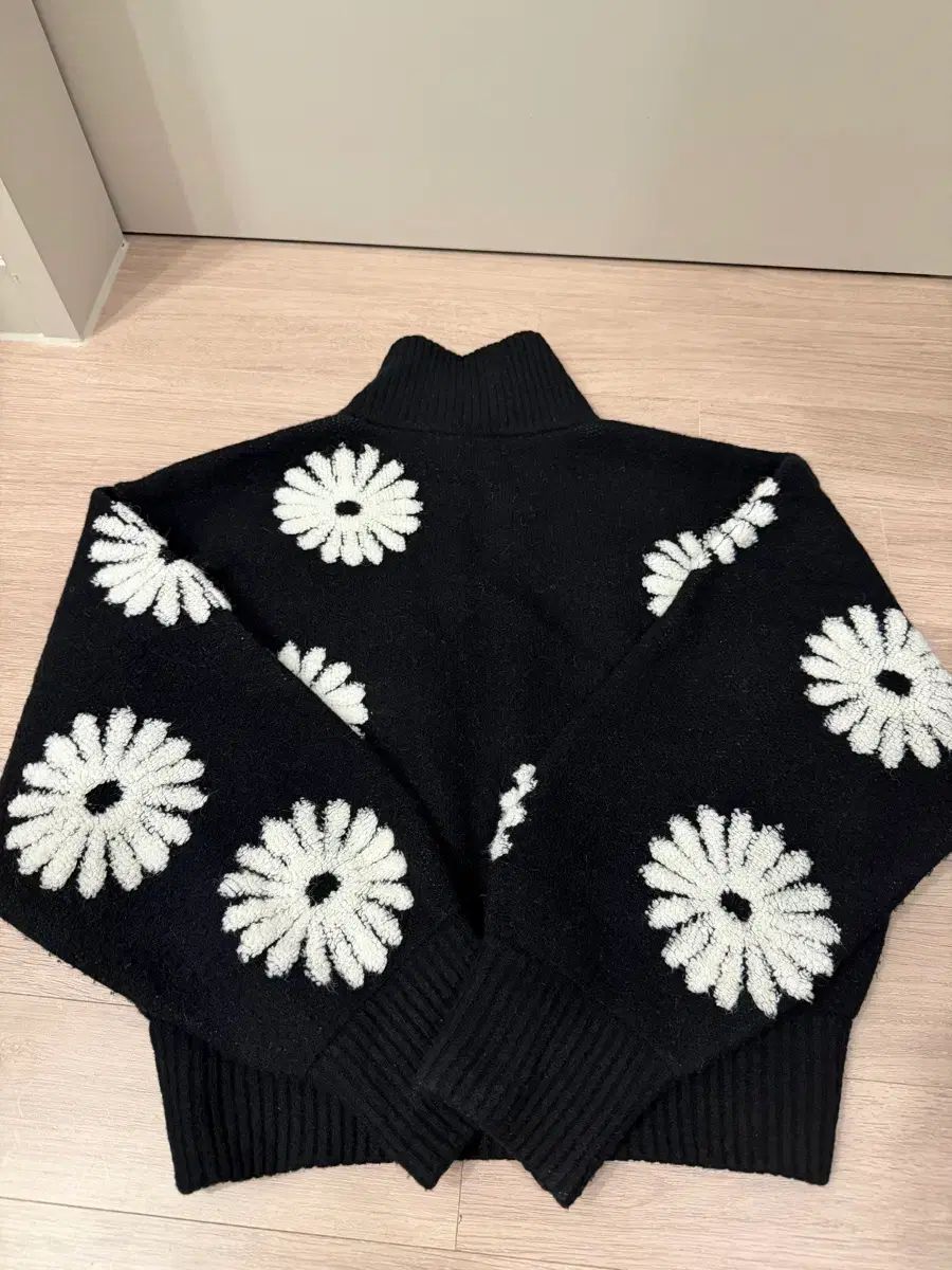 レディース SANDRO サンドロ フラワー ジャカード ブラック トラッカー