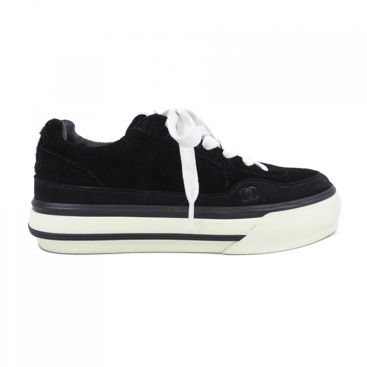 ハルです！CHANEL ブラック スニーカー　サイズ42 CHANEL（シャネル）スニーカー 黒 サイズ:42(27cm位) メンズ