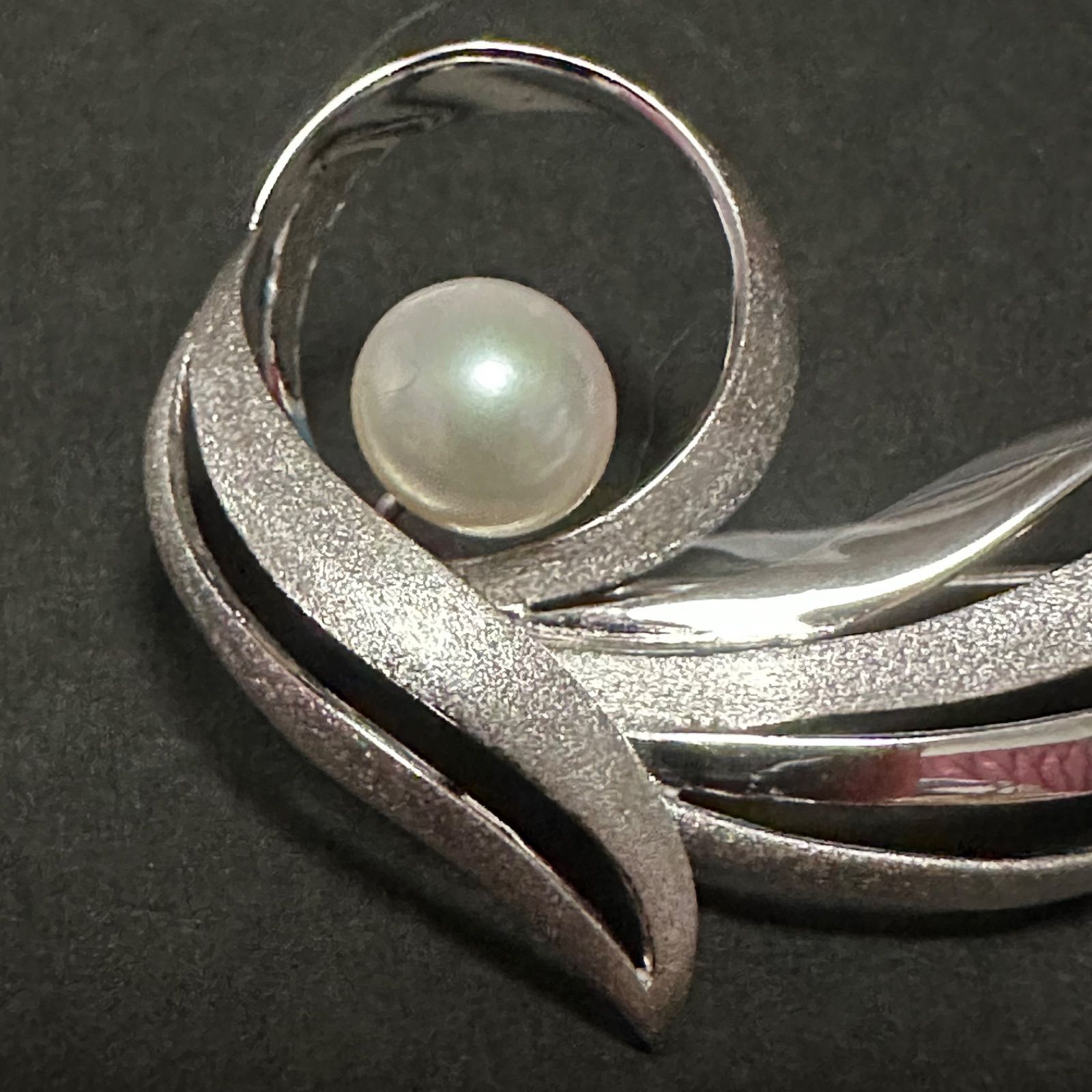 極美品 タサキ TASAKI ブローチ 田崎 田崎真珠 SV パール 約8mm