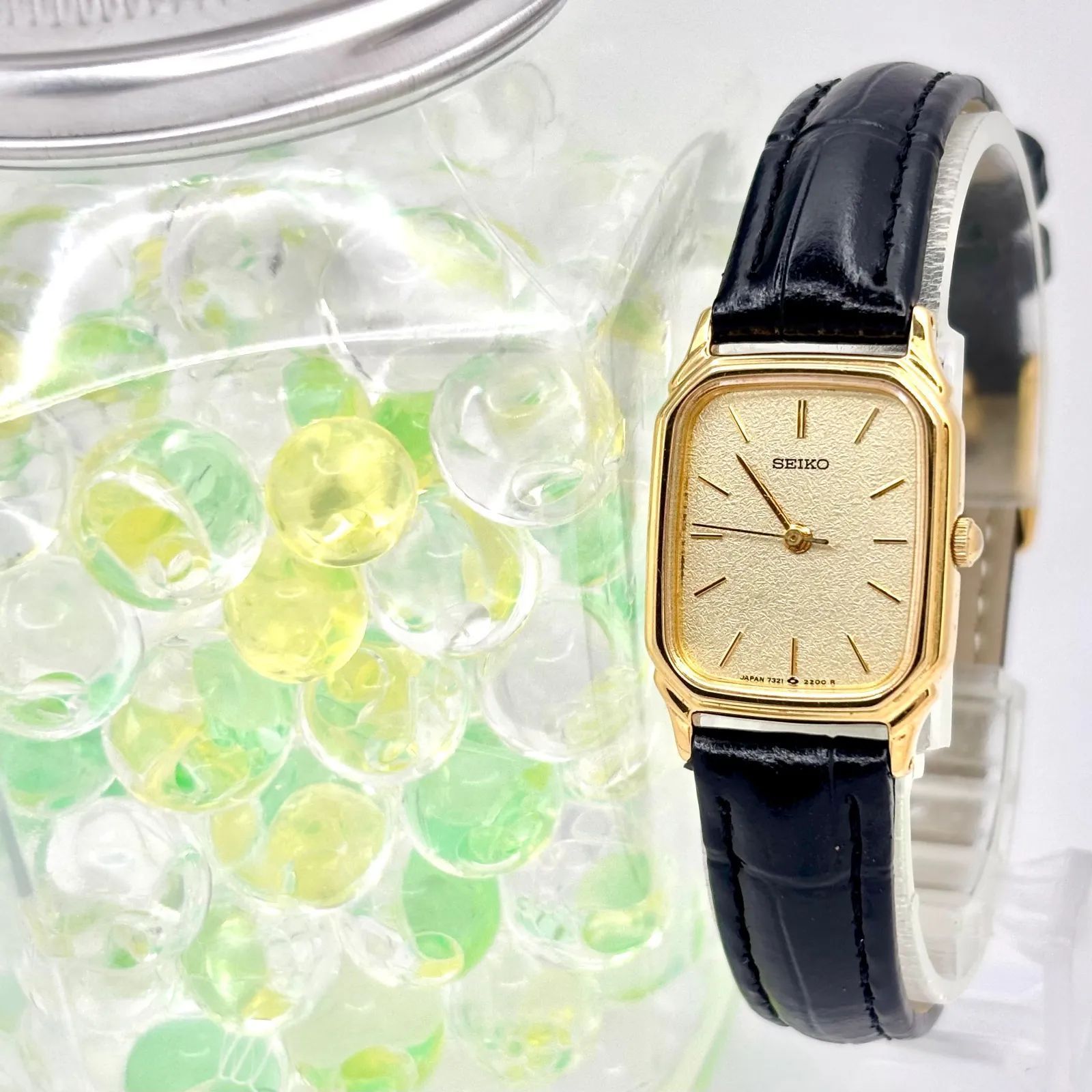 美品/新品電池】SEIKO セイコー レディース 腕時計 ゴールド