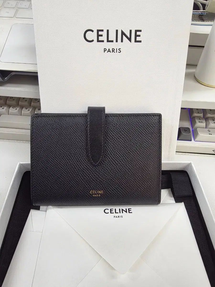 Celine セリーヌ ブラック 二つ折り財布 (フルセット)ミディアム 