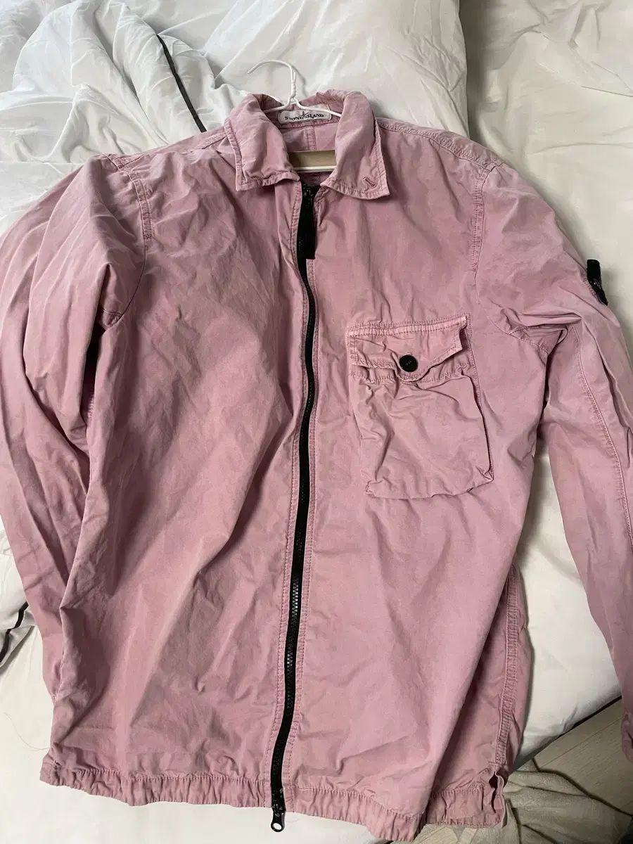 ストーンアイランド オーバーシャツ ピンク モンクレール バレンシアガ