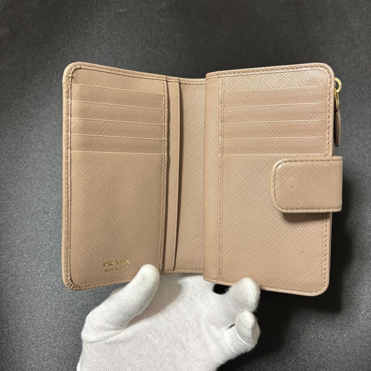 s24 プラダ ピンクベージュ サフィアーノ PRADA 2つ 二つ 折り 財布