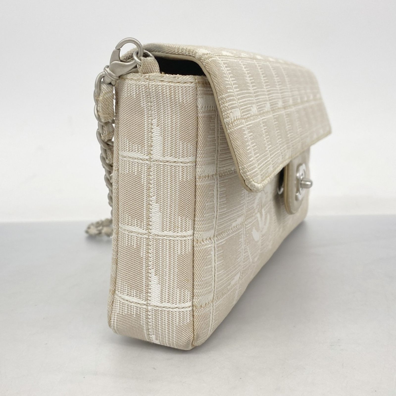 シャネル(Chanel) シャネル ショルダーバッグ ニュートラベル チェーン