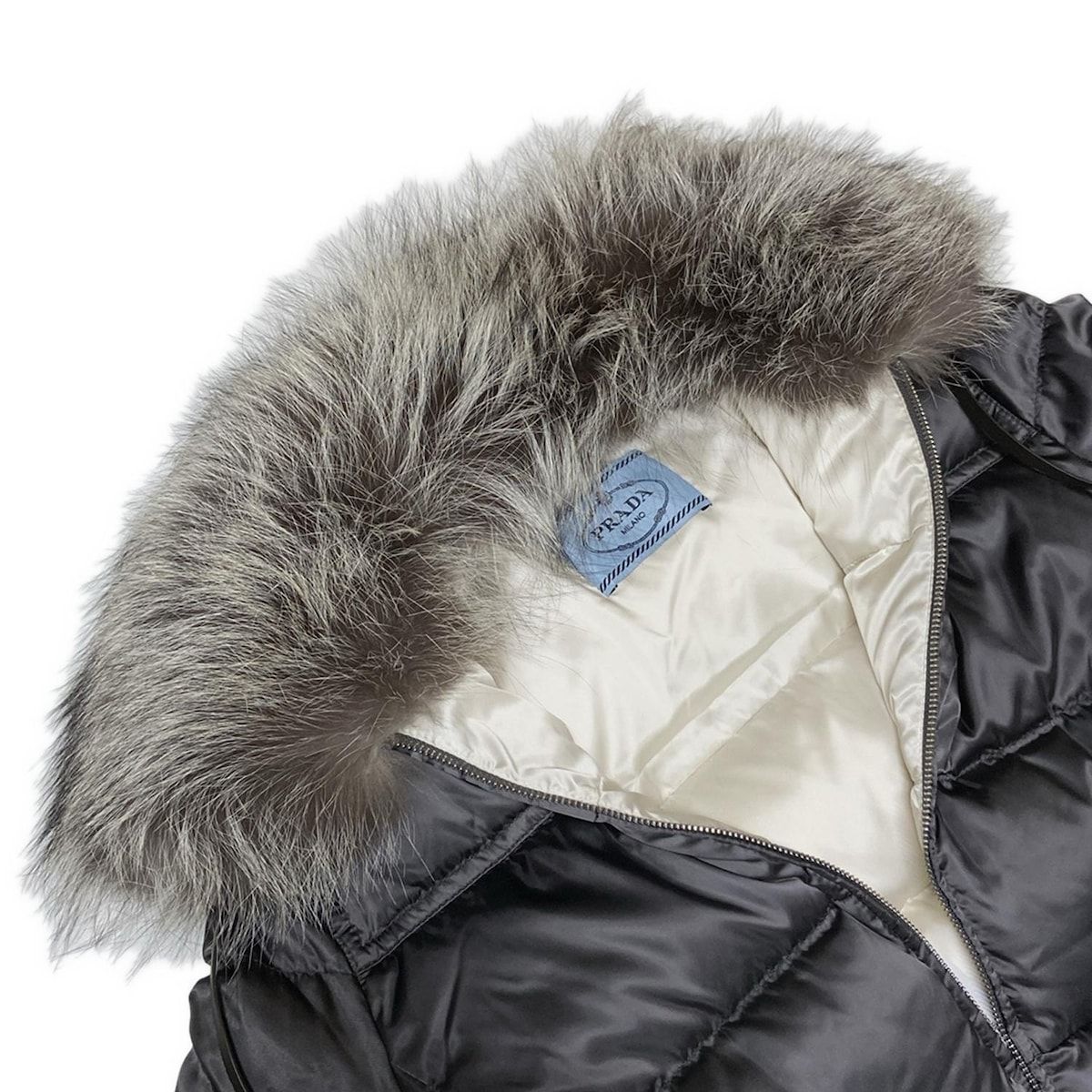 【早い物勝ち】秋冬に向けて⭐︎PRADA⭐︎プラダダウンジャケット・ダークグレー美品 PRADA(プラダ) ダウンジャケット サイズ40 M レディース美品