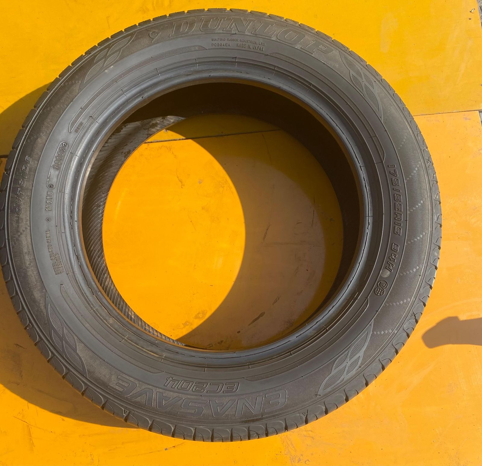 スタッドレスタイヤ4本セット15インチダンロップ175/65/15 22年 ダンロップスタッドレスタイヤ4本175/65R15