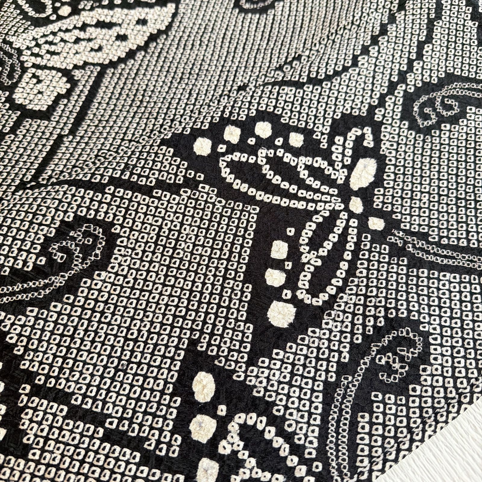 総絞り 蝶 振袖 成人式 フルセット 正絹 黒地 - メルカリ