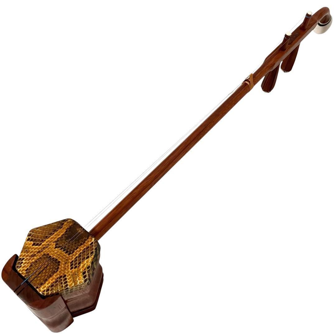 【未使用】蘇州二胡 紅木 胡弓 ヘビ皮 弦楽器 セミハードケース付き 二胡 未使用】 蘇州二胡 紅木 胡弓 ヘビ皮 弦楽器 セミハードケース付き