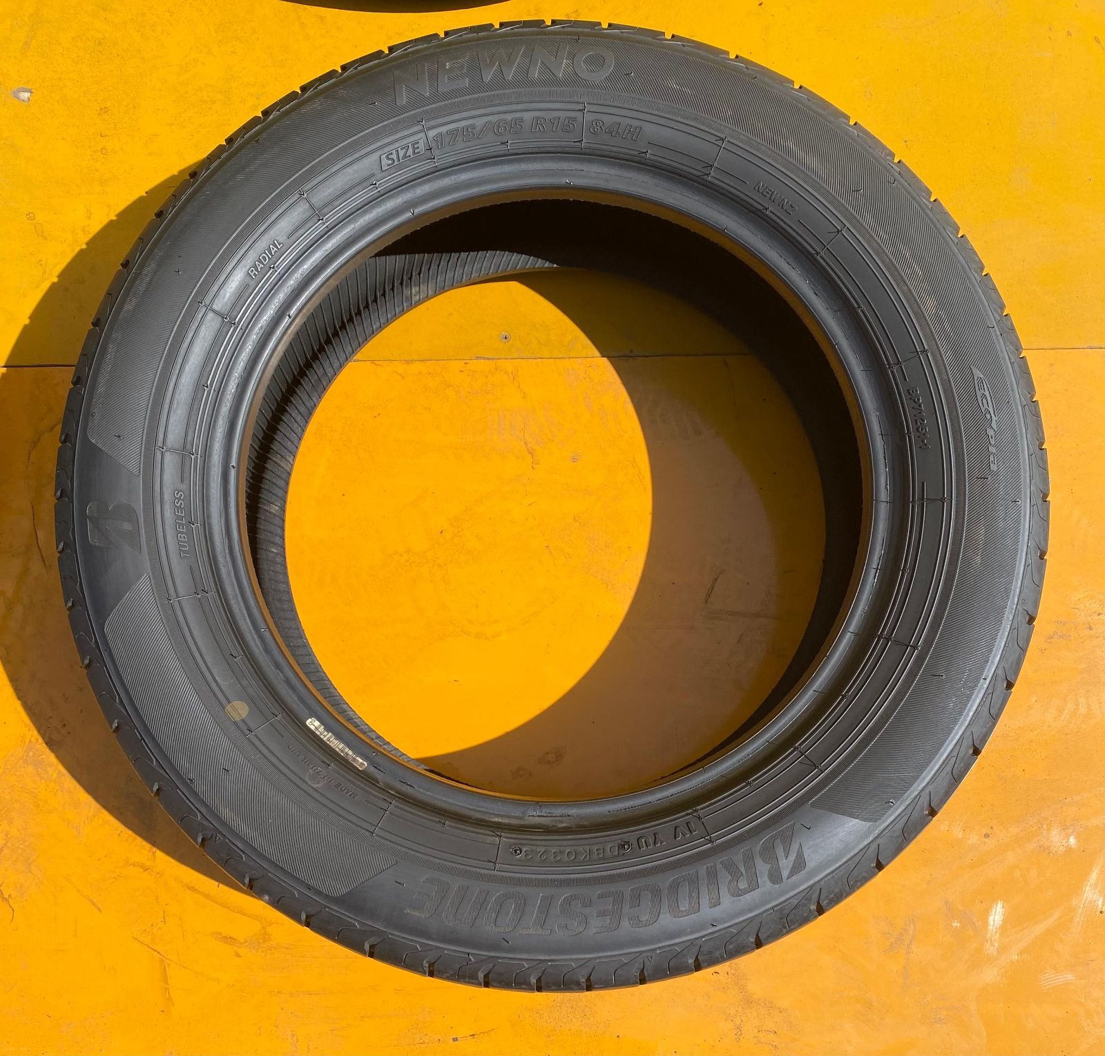 ZT-2612] タイヤ 4本 セット ブリヂストン BRIDGESTONE 175/65R15 84H 