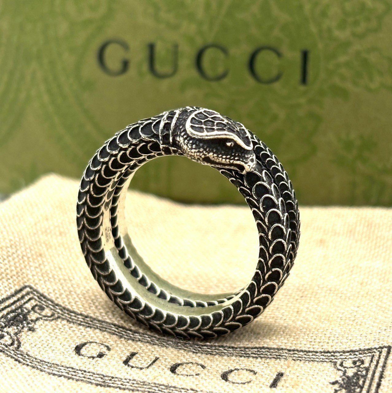 静かに色気を纏う✨ GUCCI グッチ ガーデンスネークリング 指輪 燻し