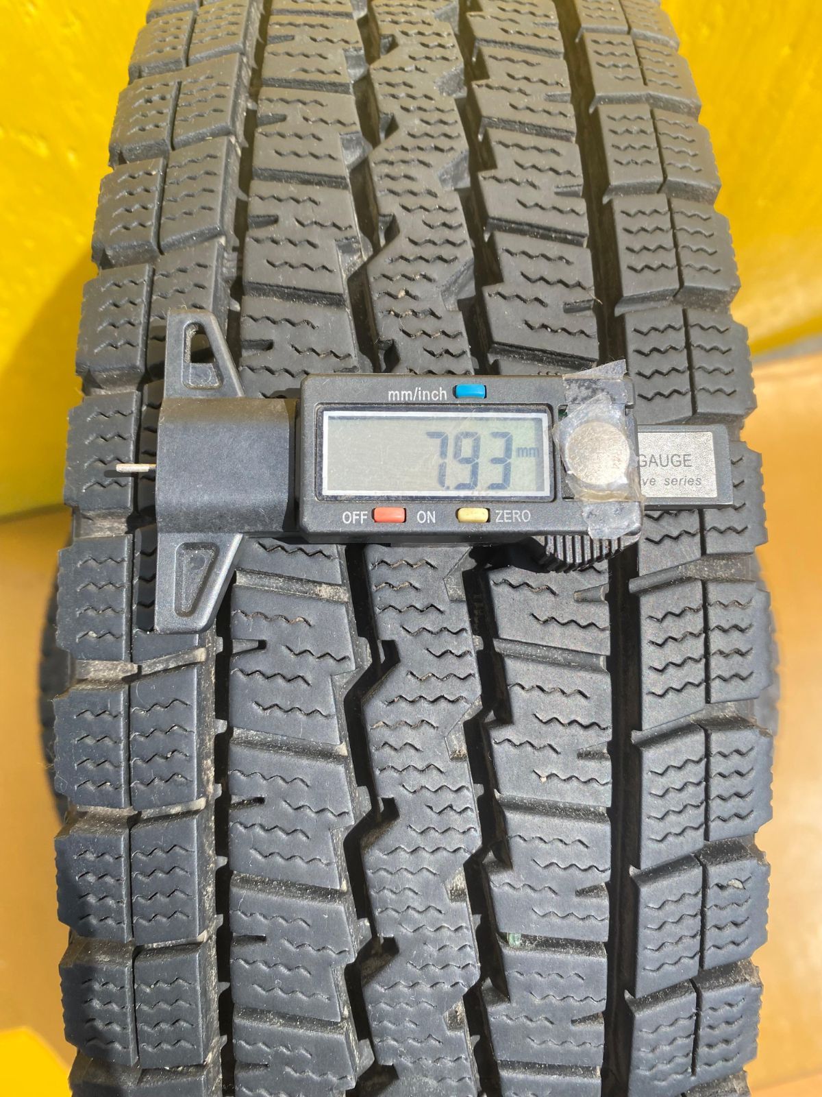 ZT-2614] タイヤ 4本 セット DUNLOP ダンロップ 雪タイヤ 165/80R14 97