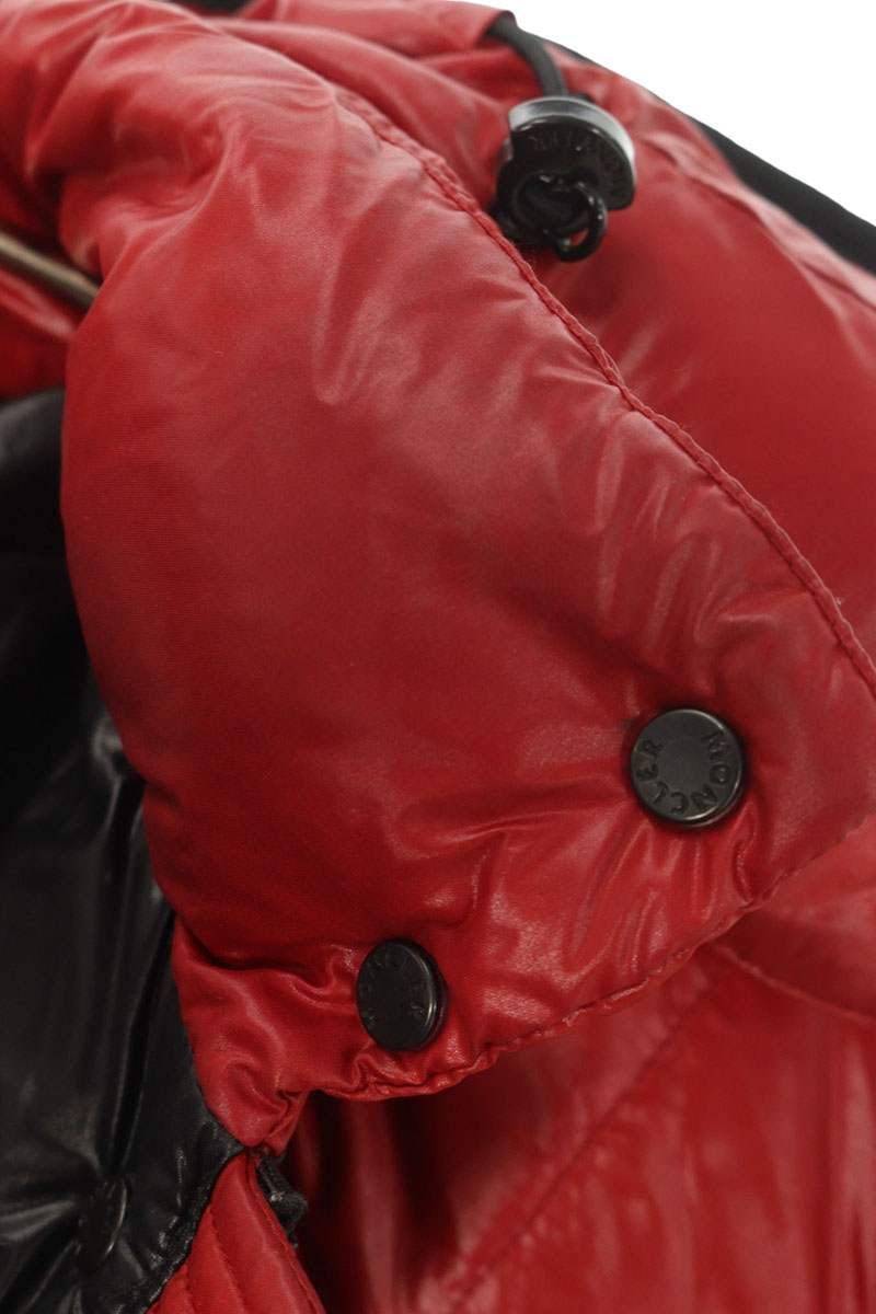 モンクレール BADY CHEN PENG G20961A00014 袖ロゴワッペンナイロン