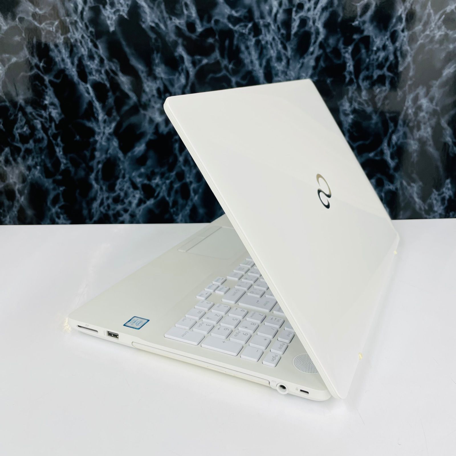 富士通 LIFEBOOK AH51/C3 FullHD core i7 7700HQ◇8GB◇SSD500GB 0185