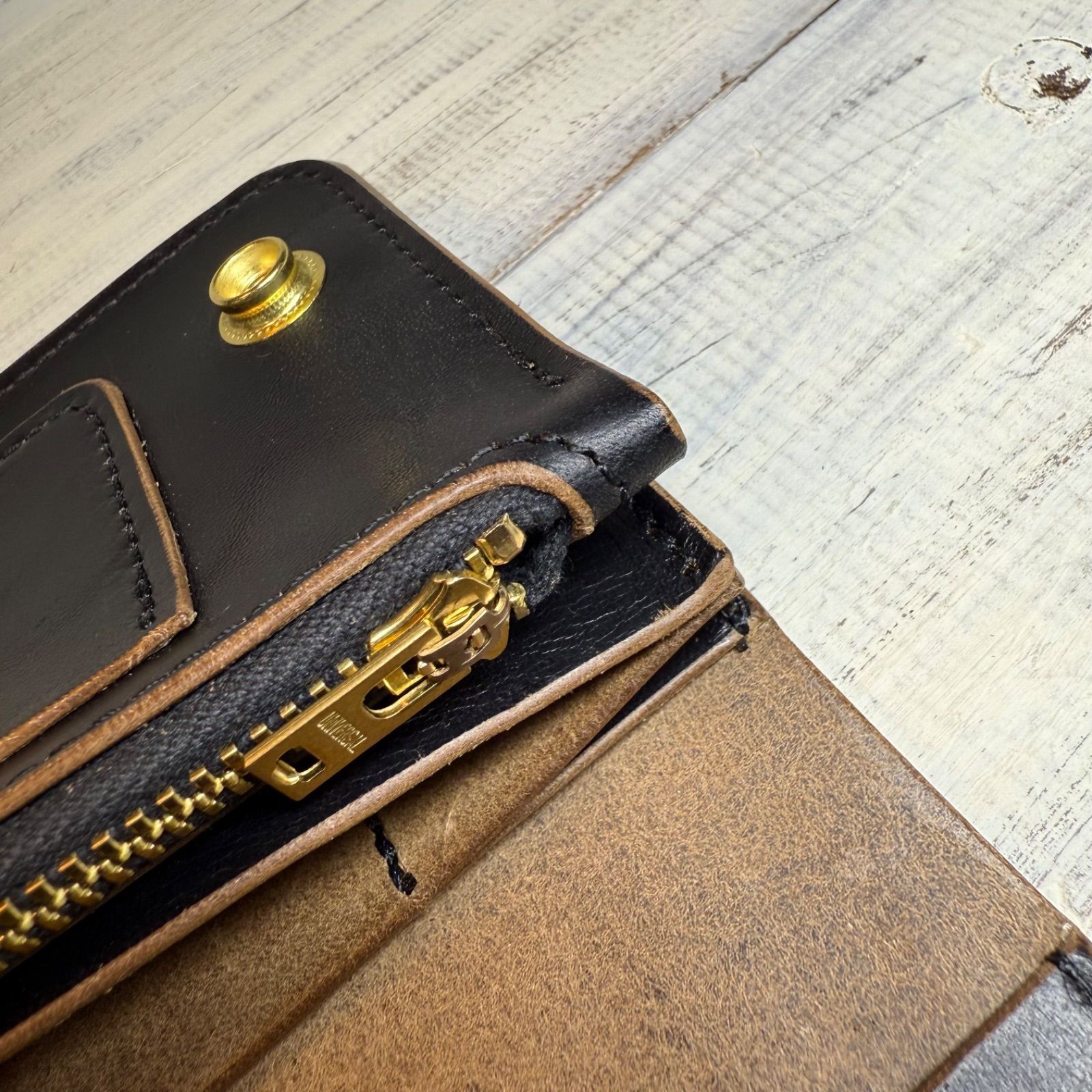 【トラッカーウォレット ロング 3層】ホースバット ゴールド universal トラッカーウォレット ロング 3層】ホースバット ゴールド universal
