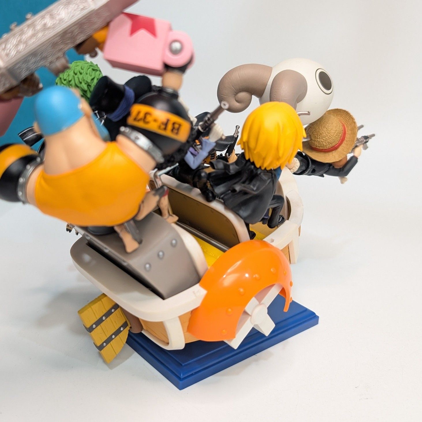 ワンピース ワールドコレクタブルフィギュア ミニメリー号 ATTACK 全8