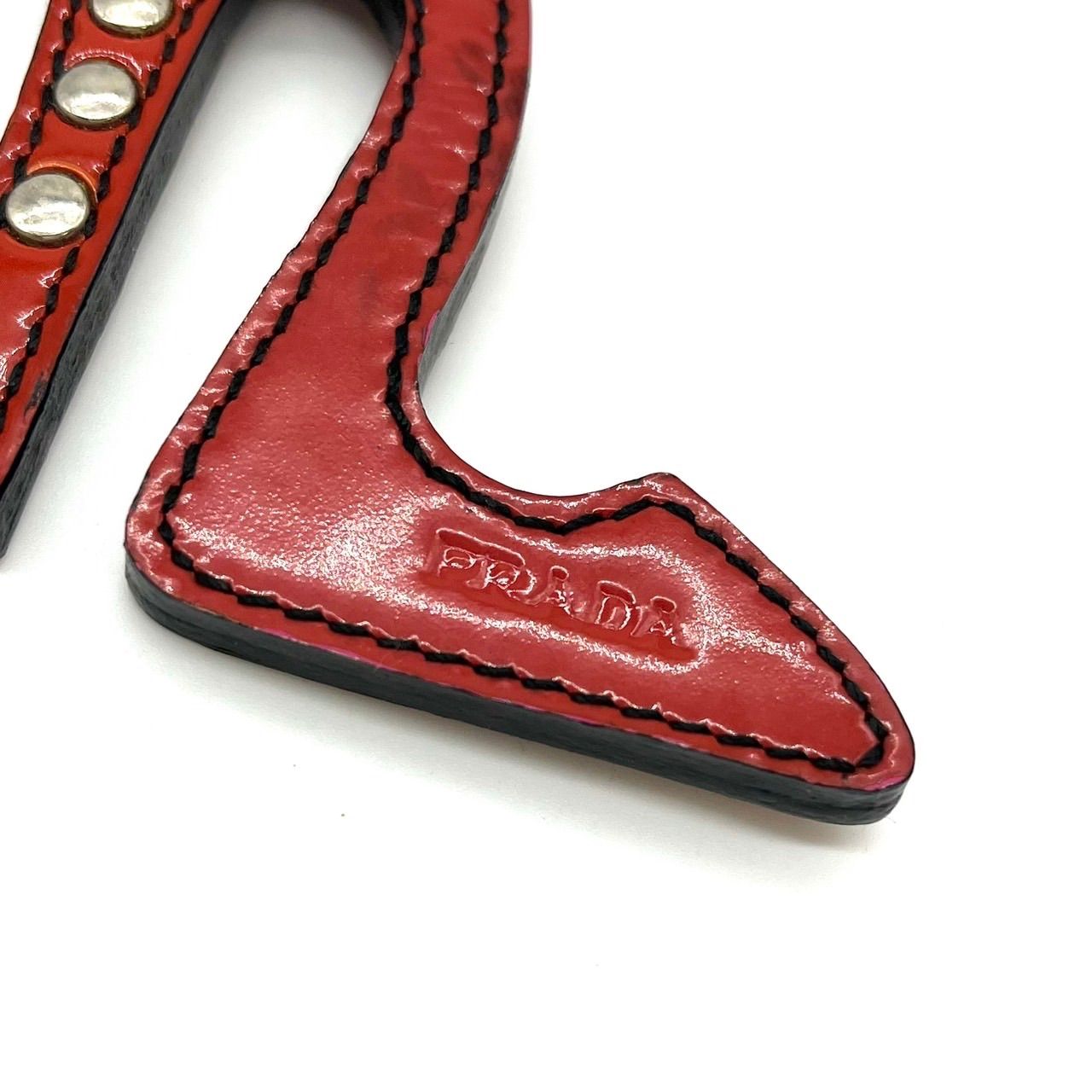 red さん　プラダ　キーホルダー ✨良品✨ PRADA Y2K red pin heel studs key holder unisex プラダ